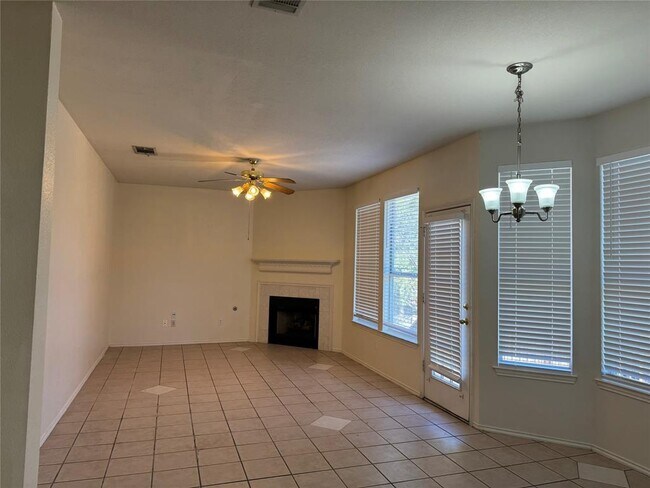 Photo - 414 Darkwoods Dr