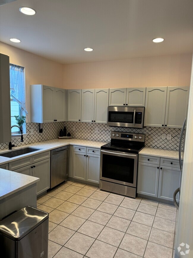 Building Photo - 4311 Four Oaks Blvd Rental