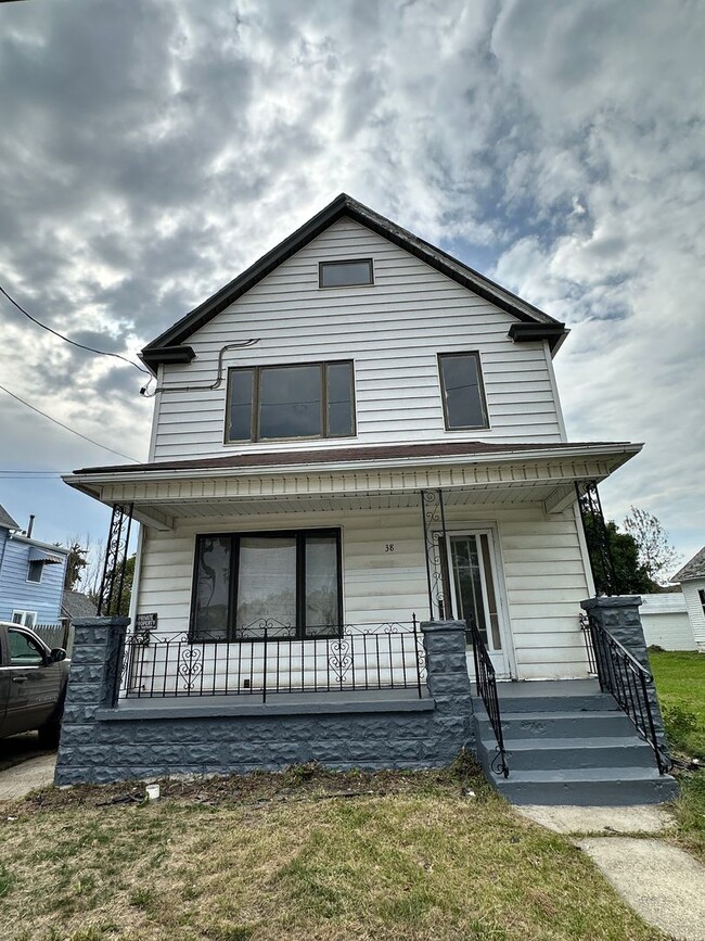 Building Photo - 38 Peck St Unit 1