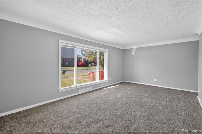 Photo - 20216 Regent Dr