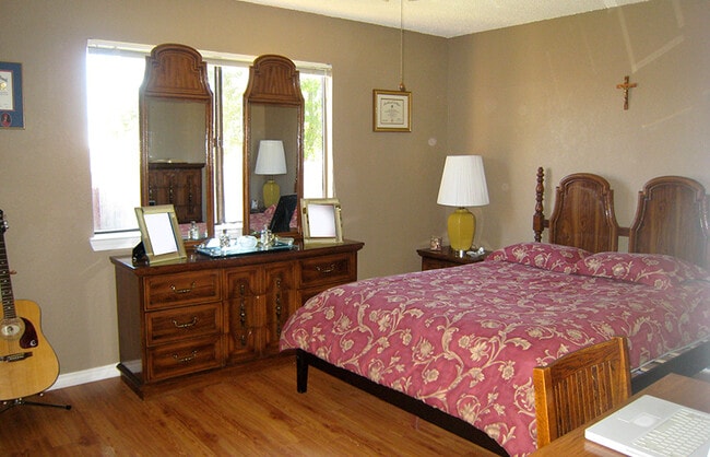 Photo - 2406 High Hollow Dr