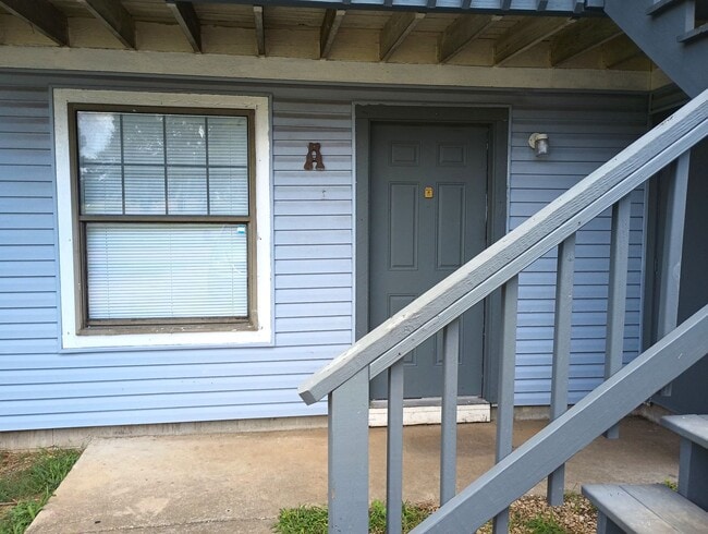 Building Photo - Glen Park Circle Apartments Unit "A"