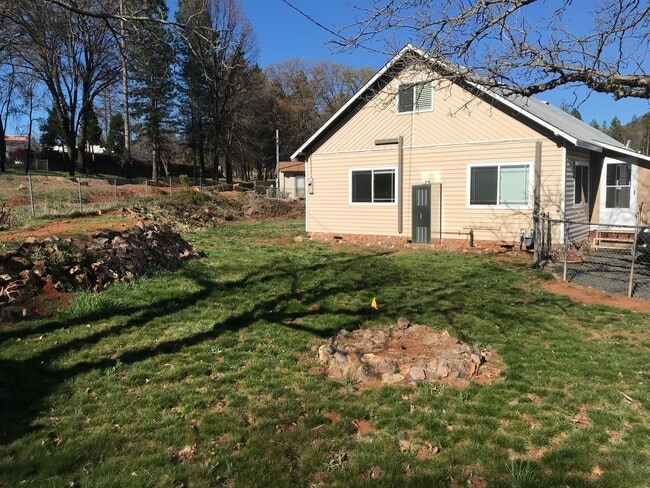 Photo - Updated 3 Bedroom 2 Bathroom Home in Paradise!