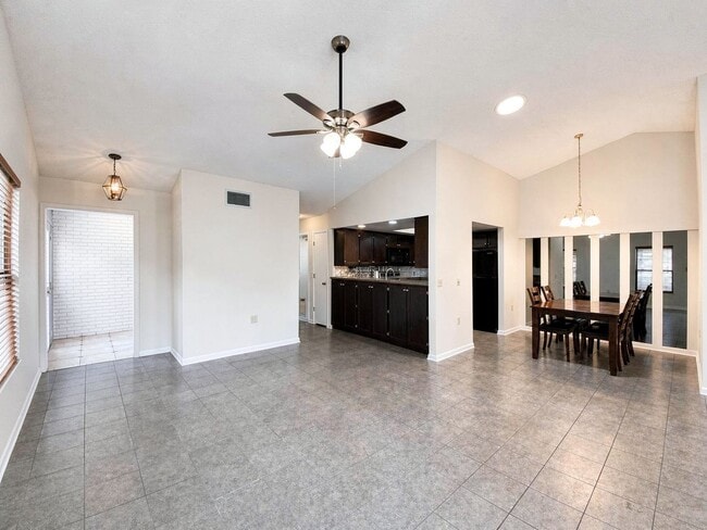 Photo - 614 Lake Carolyn Cir