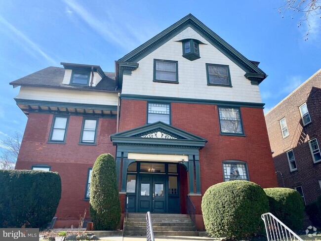 Building Photo - 1310 Delaware Ave Unit 2A Rental