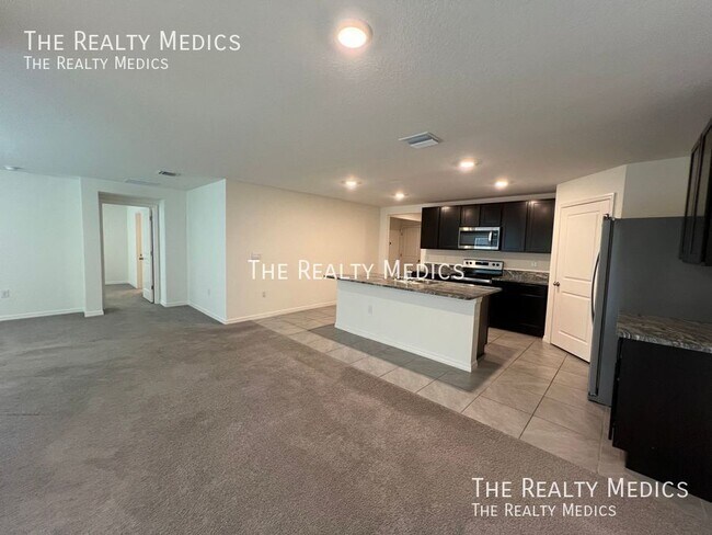 Photo - 556 W Twisted Oaks Dr