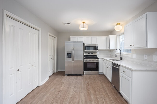 Photo - 3317B Niagara Dr