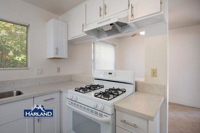 Photo - 2112 Thomas Ave