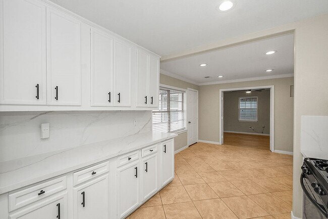 Photo - 5037 W 43rd St