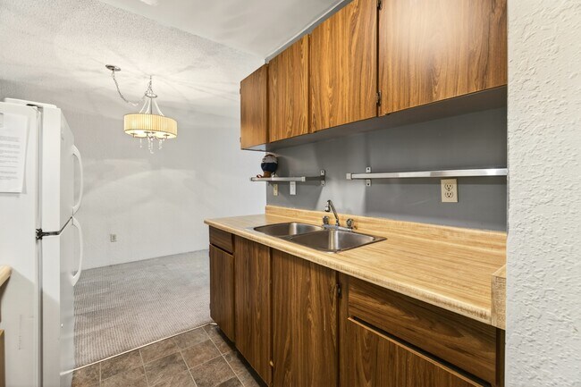 Photo - 1600 Dufferin Crescent