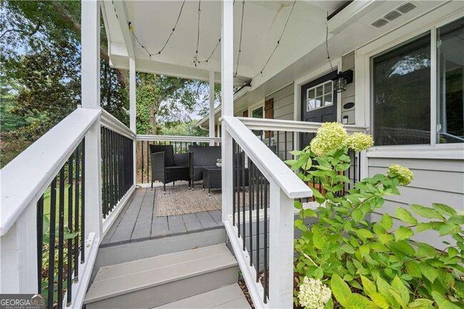 Photo - 2806 Fraser St