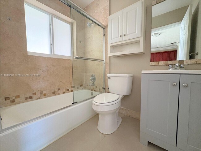 Photo - 2809 Middle River Dr Unidad 2