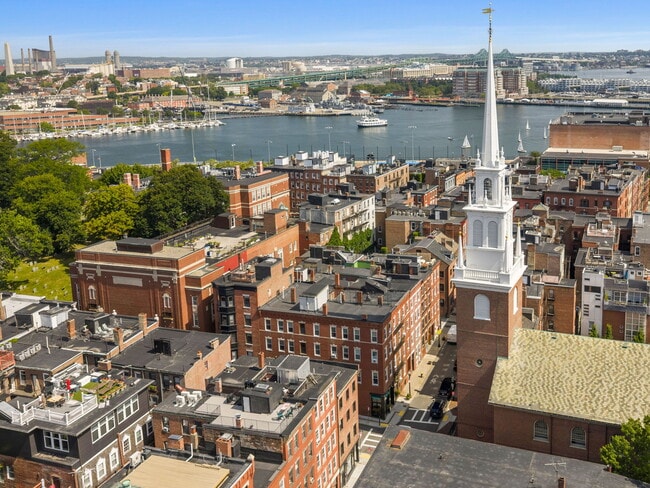 Building Photo - 176 Salem St Unit 2