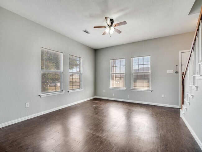 Photo - Jewel St- Duplex Unidad 3605