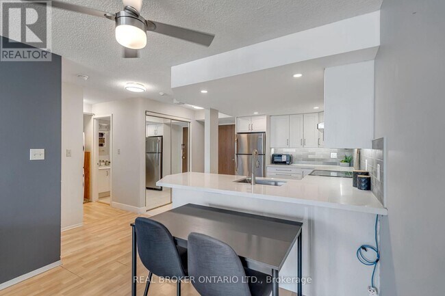 Photo - 25 Agnes St Unit 903