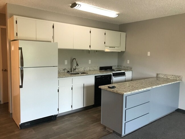 Photo - Large Studio Condo on Deschutes w/river trail access, minutes to downtown, heated pool, and cover...