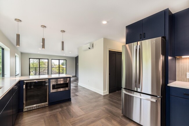 Building Photo - 3 Walker St