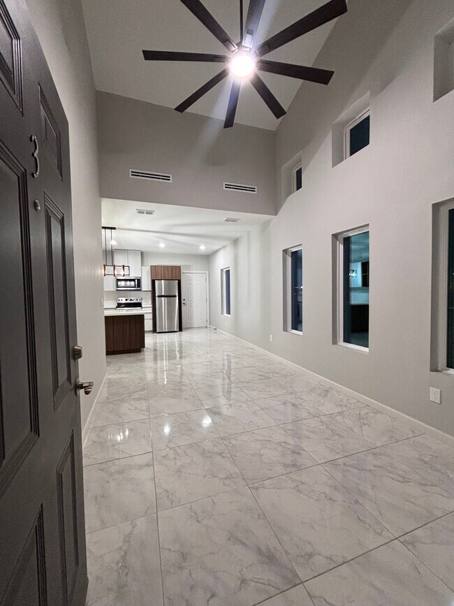 Photo - 703 Pedro St Unidad 3