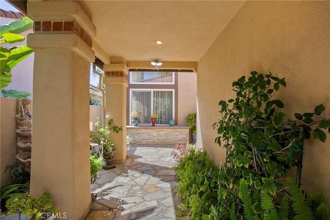 Photo - 28921 Via Pasatiempo