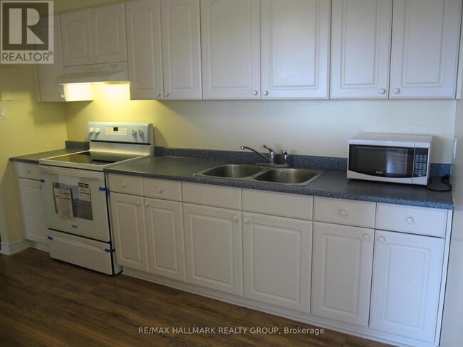 Photo - 898 Elmsmere Rd Unit 12