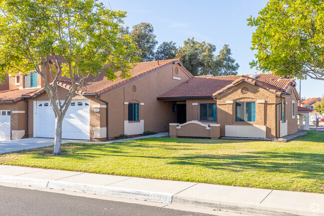 Building Photo - Stuart Mesa - Military Housing Rental