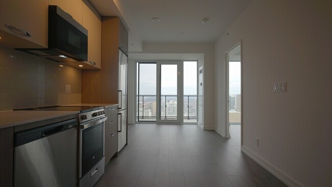 Photo - 75-3175 James St S