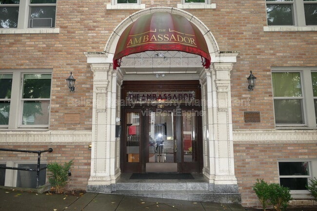 Building Photo - 505 E Denny Way Unit 102