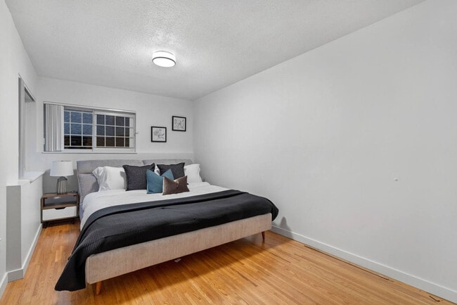 Photo - 1550 W 11th Ave Unit ID1051848P