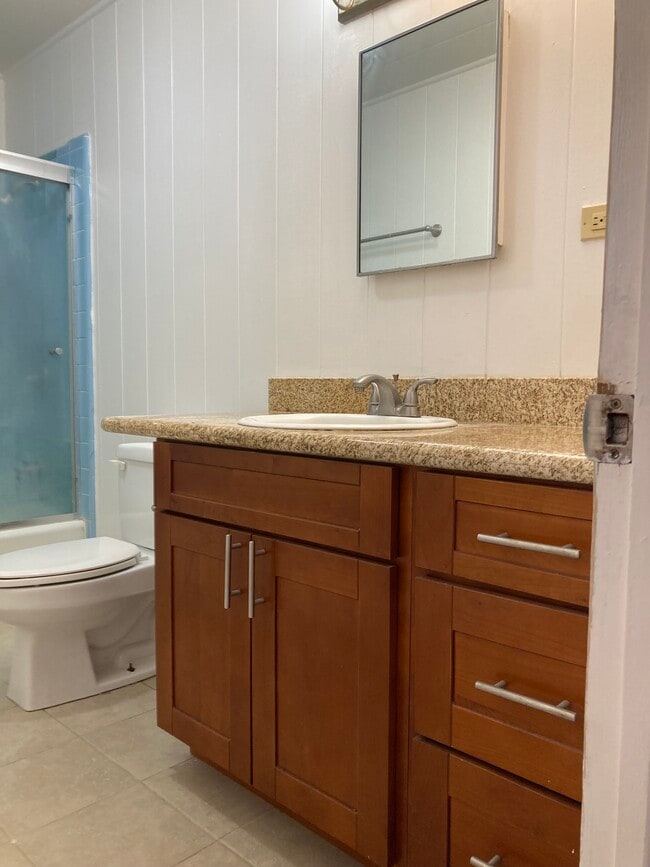 bathroom - 1135 Piikoi Pl