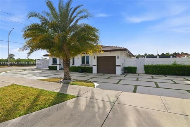 Photo - 18366 SW 139th Ct