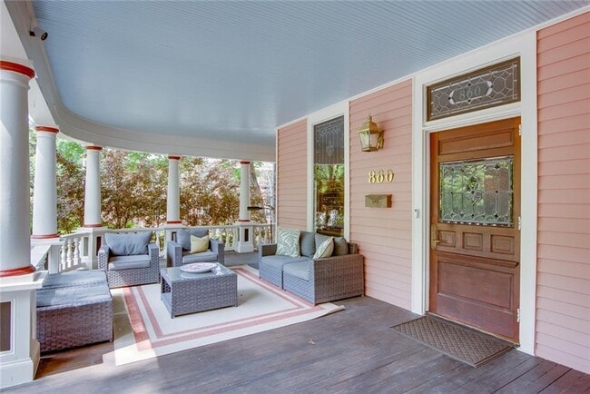 Photo - 860 Euclid Ave NE