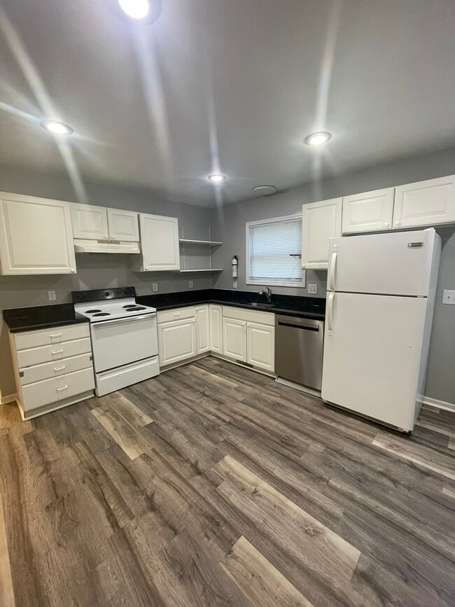 Photo - 210-232 Brookridge Ct