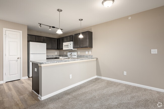 1BR, 1BA - 1,085SF - Dining Room - Woodland Heights of Burlington