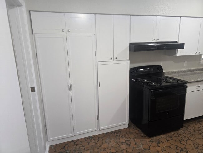 Photo - 20 Sweetbriar Cir