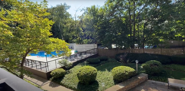 16 Monmouth Ct