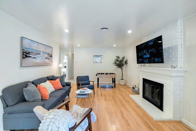 Building Photo - 945 Kingfisher Dr Unit ID1310558P Rental