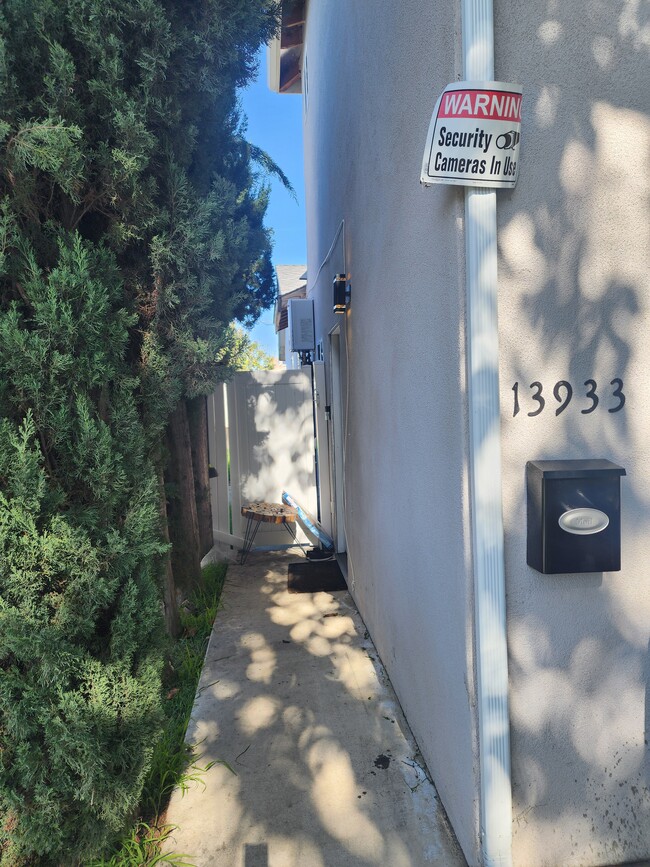 Photo - 13933 Cantlay St