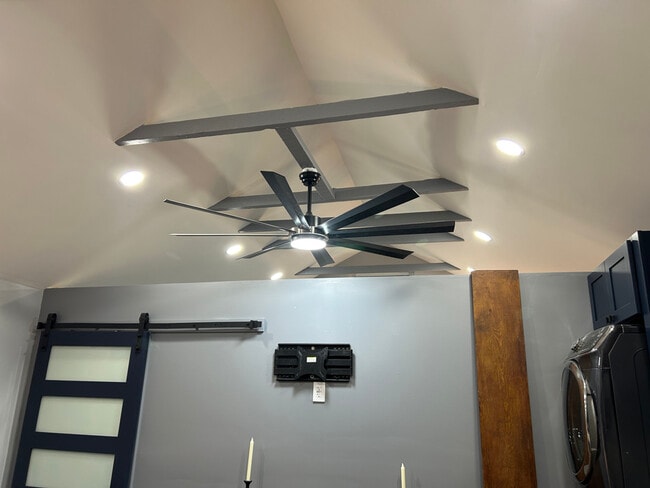 Photo - 629 N Reese Pl