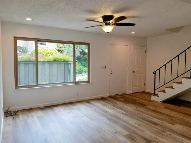 Photo - 792 Ferndale Ct