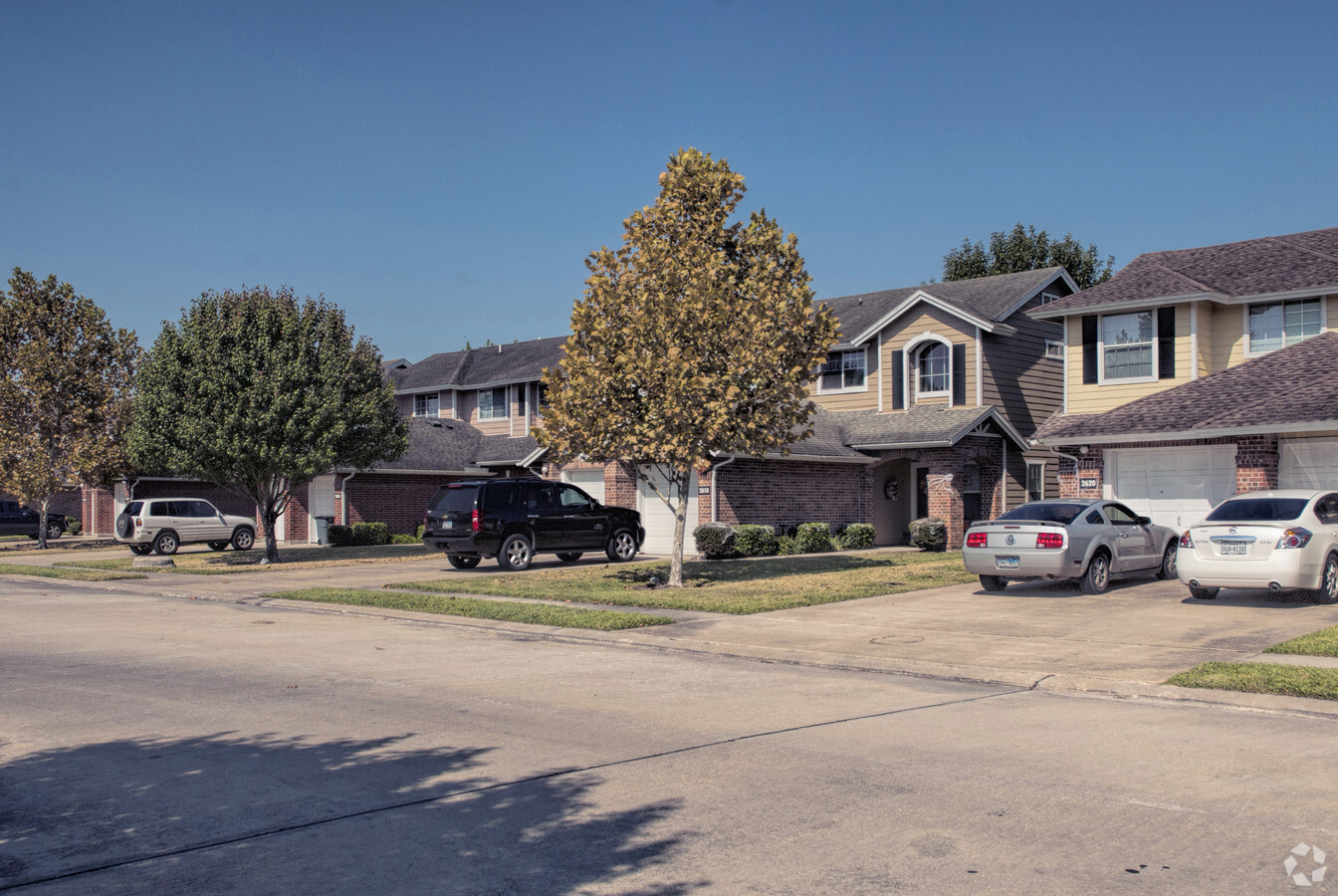 Coronado Townhomes - Coronado Townhomes