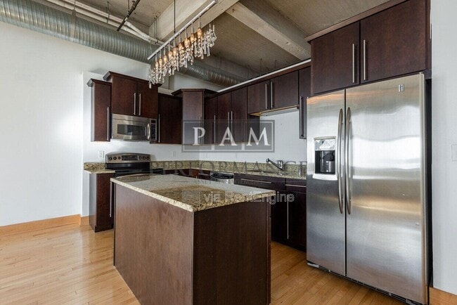 Photo - 239 E Chicago St Unidad 210