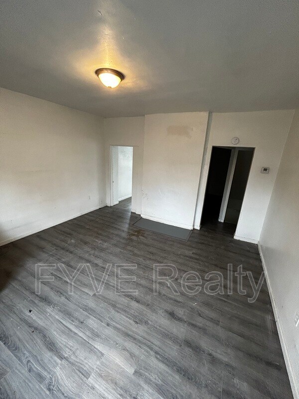 Photo - 76 Cortina Way