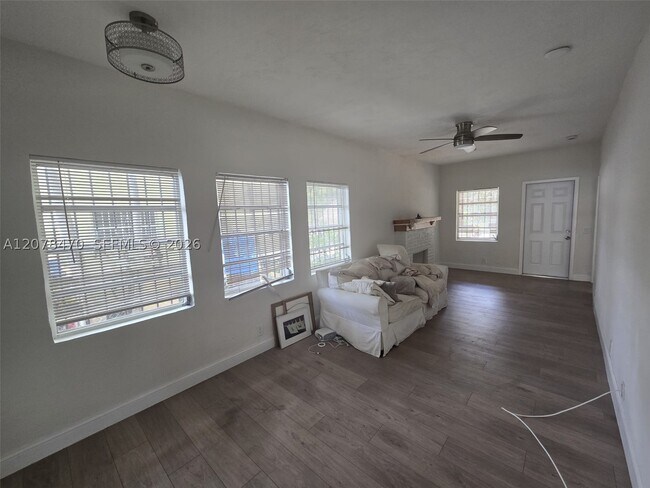 106 NW 34th St