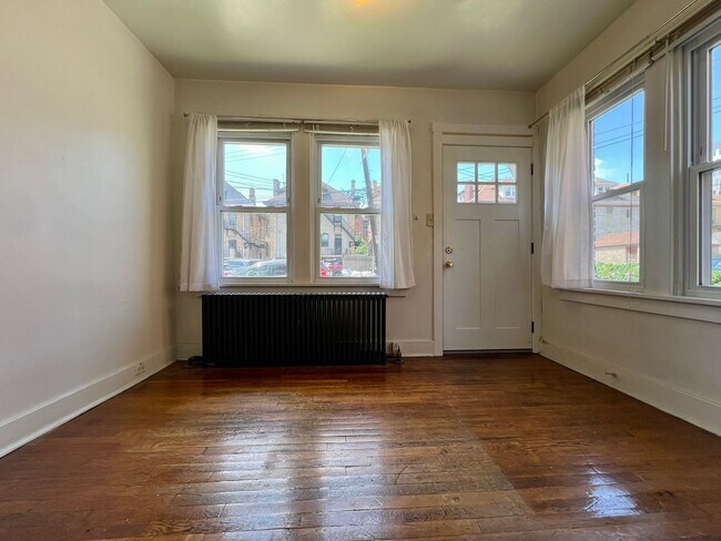 Photo - Beautiful One Bedroom in Oakland! Equipped...