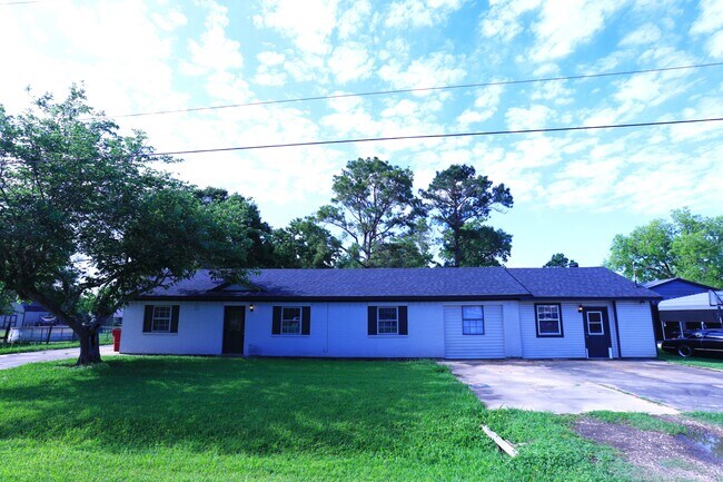 Building Photo - 1117 County Rd 515