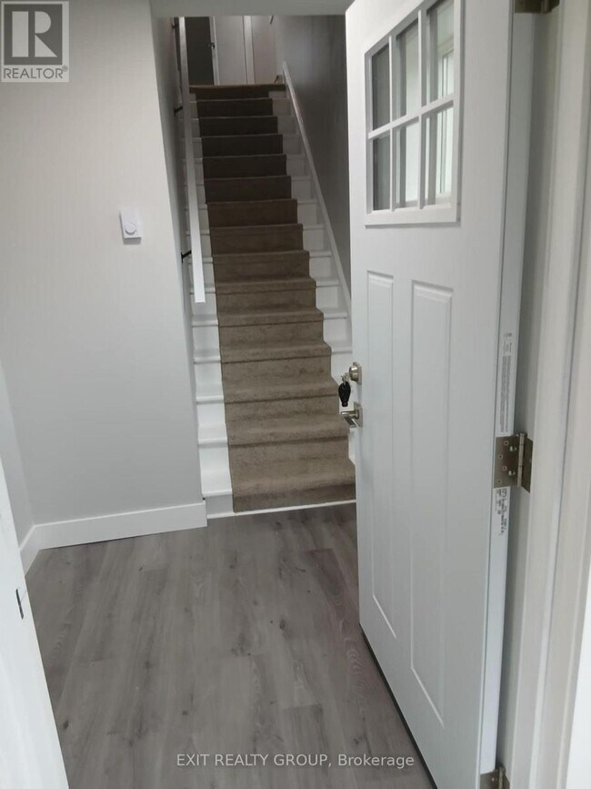 Photo - 27 Grove St Unité Upper Flr