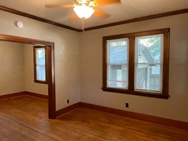 Photo - 904 N Busey Ave