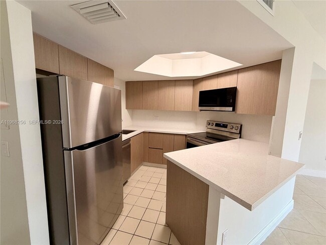 Building Photo - 8353 Lake Dr Unit 404