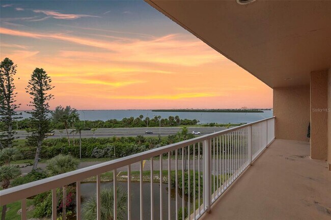 Building Photo - 7430 Sunshine Skyway Ln S Unit 605 Rental