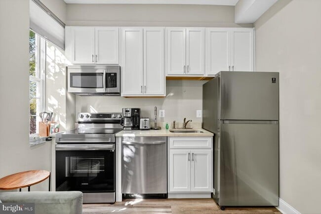 Photo - 133 7th St SE Unit 1